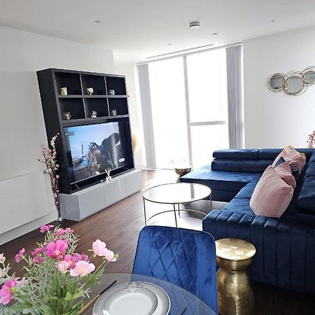 2 Bed Luxurious Apartments Canary Wharf Лондон Екстер'єр фото