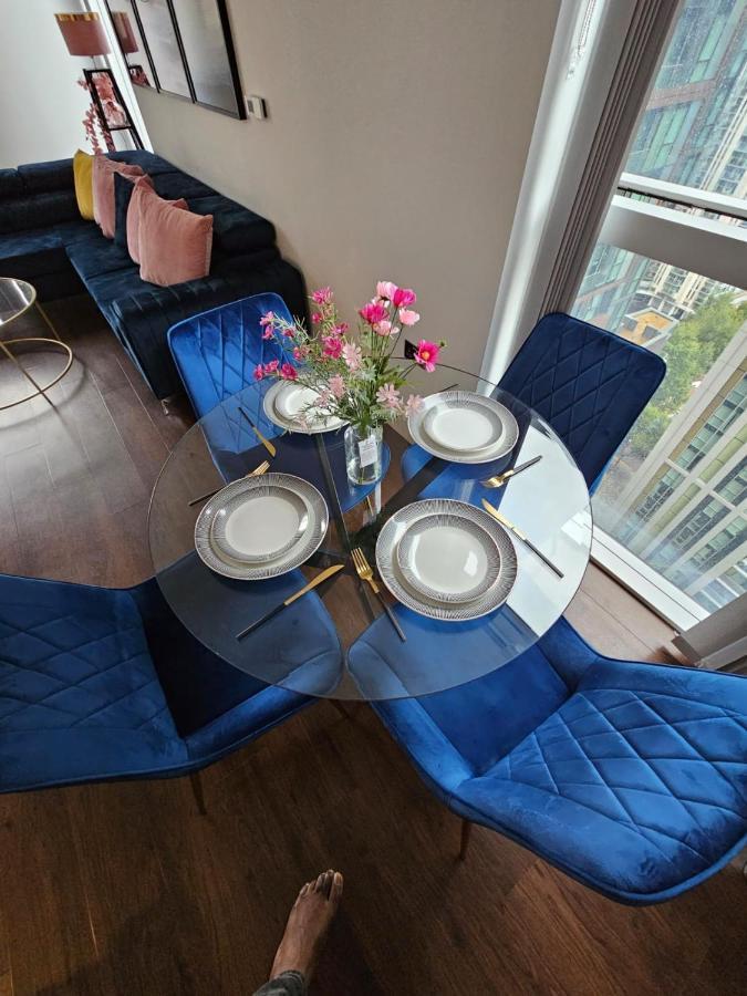 2 Bed Luxurious Apartments Canary Wharf Лондон Екстер'єр фото