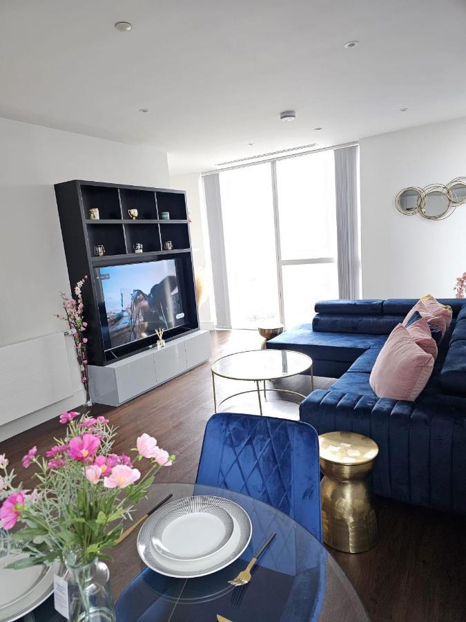 2 Bed Luxurious Apartments Canary Wharf Лондон Екстер'єр фото