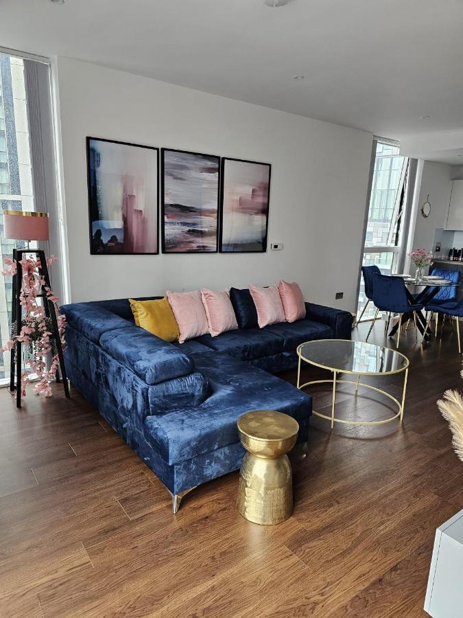 2 Bed Luxurious Apartments Canary Wharf Лондон Екстер'єр фото