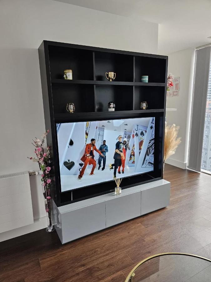 2 Bed Luxurious Apartments Canary Wharf Лондон Екстер'єр фото
